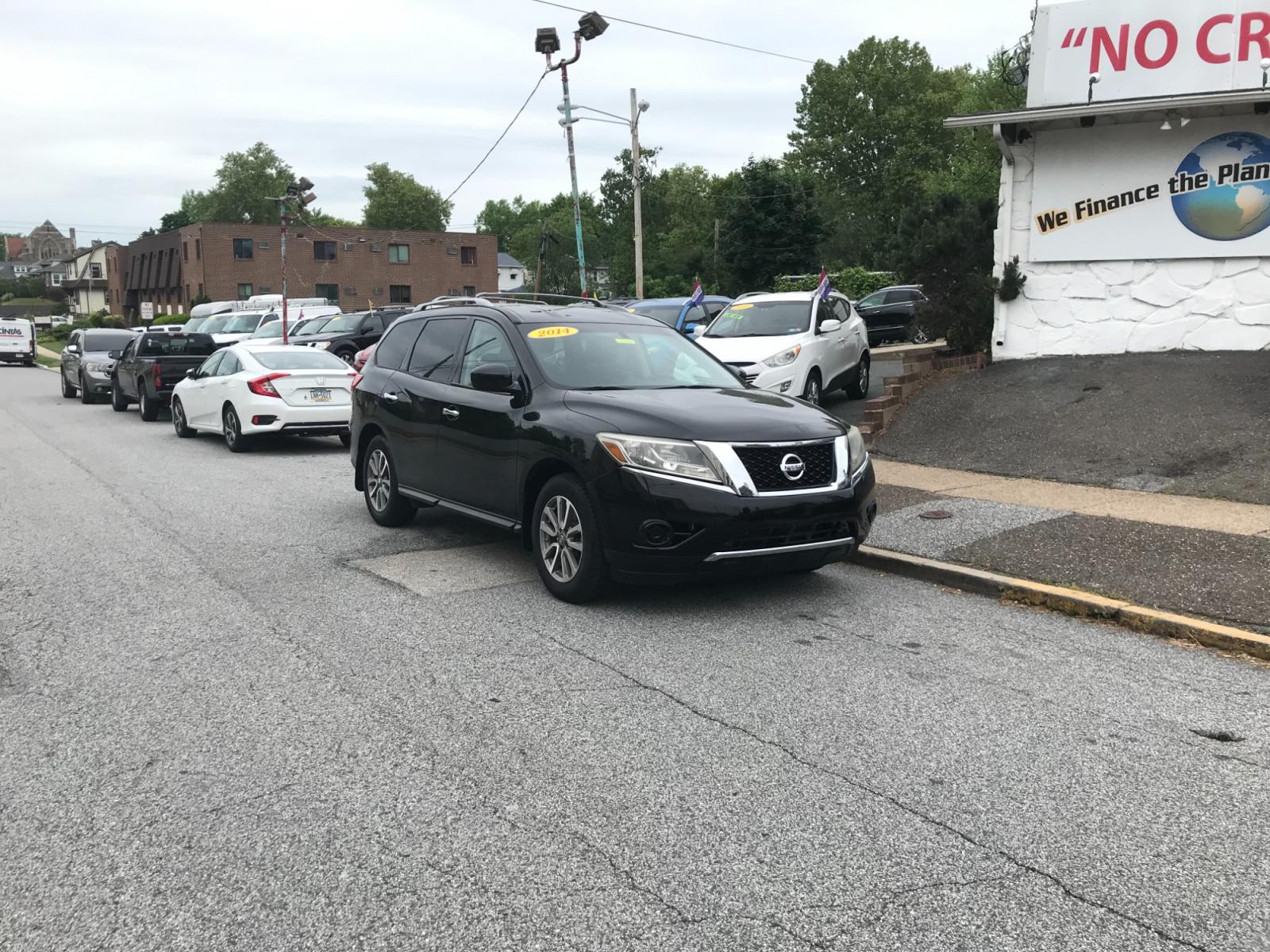 2014 Black /Black Nissan Pathfinder S (5N1AR2MM1EC) with an 3.5 V6 engine, Automatic transmission, located at 577 Chester Pike, Prospect Park, PA, 19076, (610) 237-1015, 39.886154, -75.302338 - Photo #1